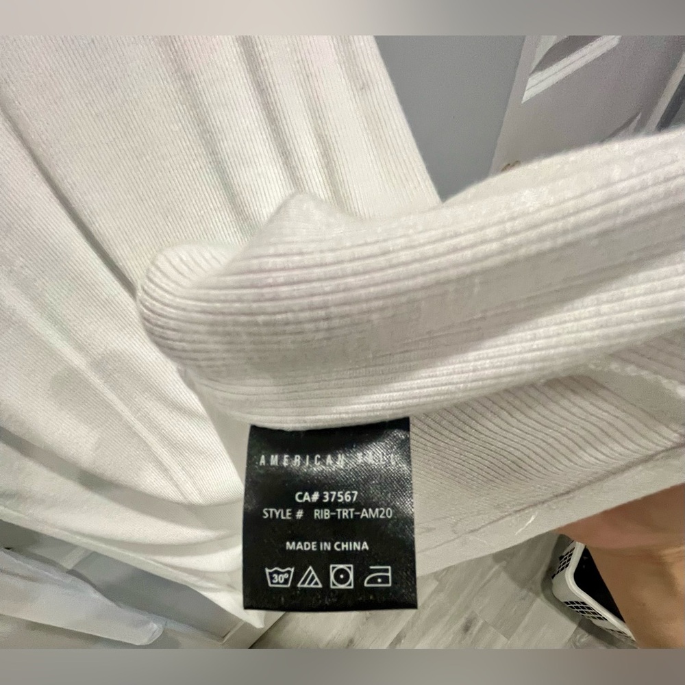 American Tall Turtleneck 🤍 - Picture 12 of 14